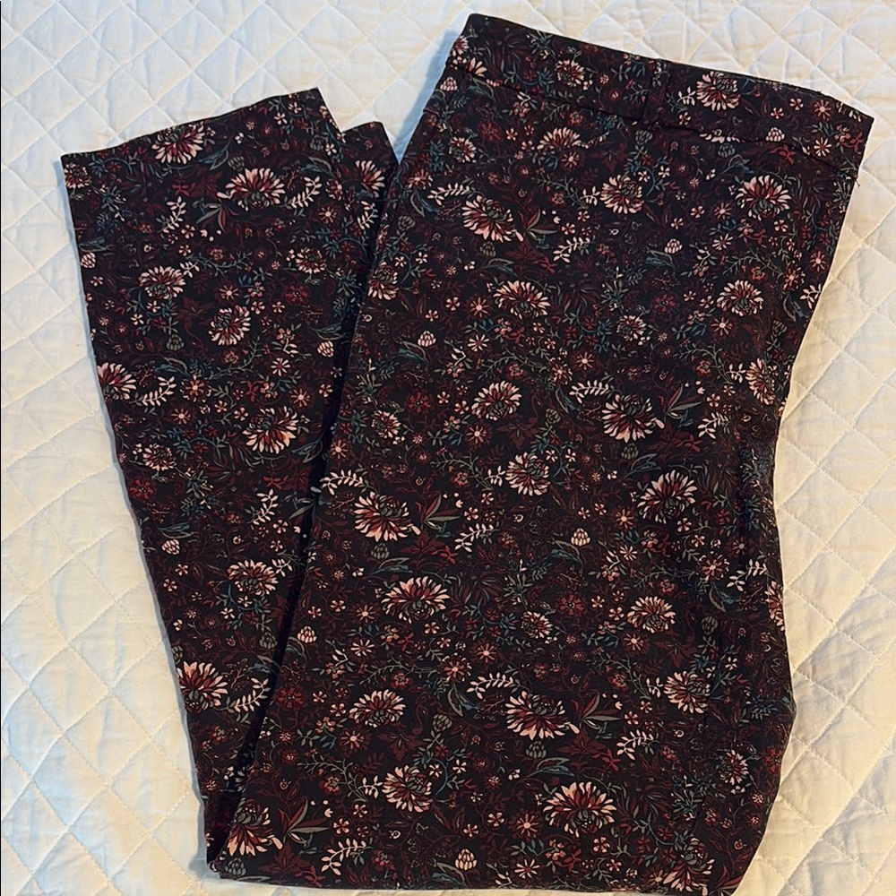 Reitmans Red and Green pants like new size 16